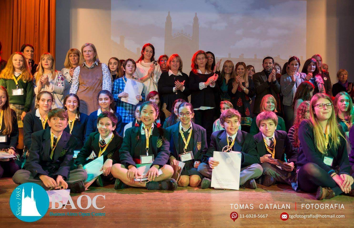 Ines Llorens recibiendo premio de reconocimento del BAOC